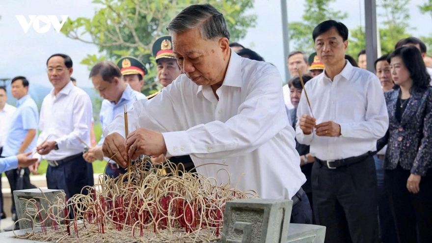 Party General Secretary To Lam pays tribute to fallen heroes in Dien Bien